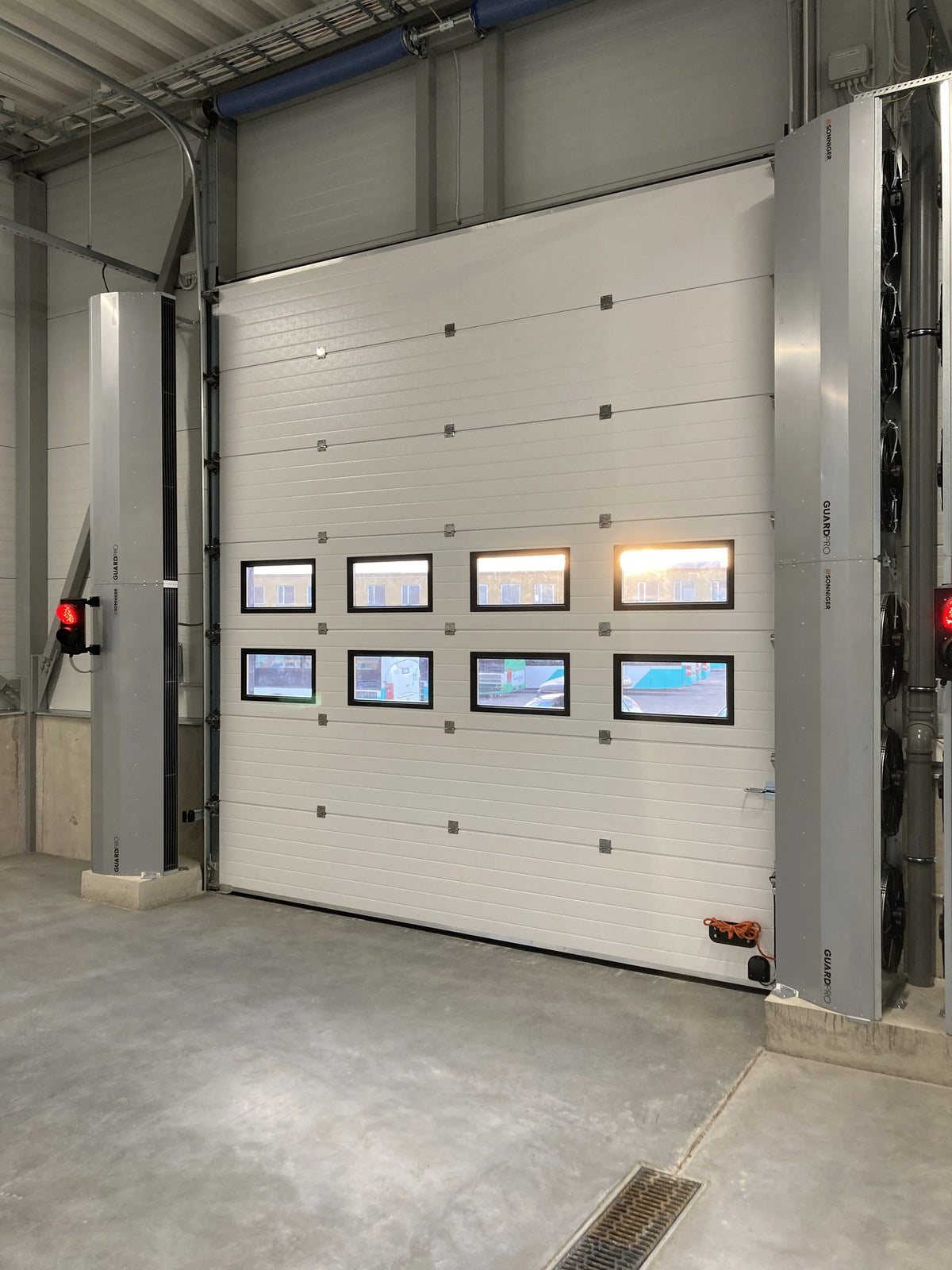 Rideau d'air chaud verticale GUARD PRO en entrepôt