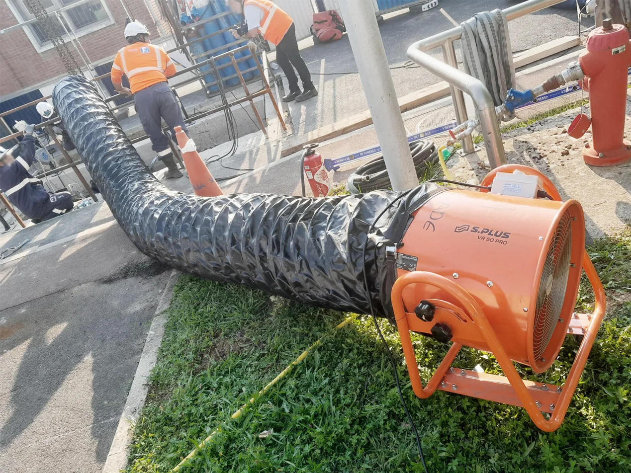 Extracteur d'air industriel avec gaine sur un chantier - VR 50 PRO - SPLUS