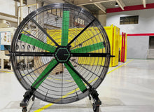 Ventilateur industriel grand diamètre HVLS SUNON dans un entrepôt